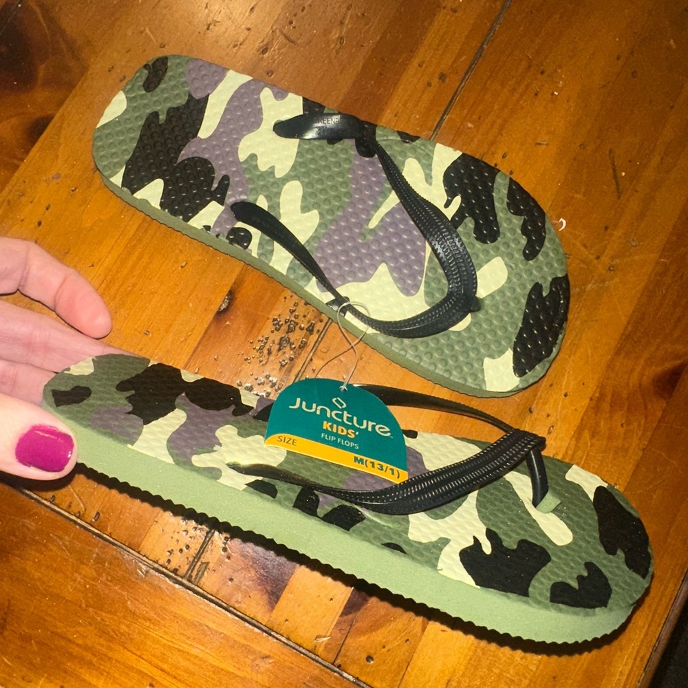 NEW NWT 13/1 Juncture Camouflage Flip Flops. MUST BE BUNDLED